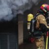 Los bomberos actúan en un incendio por un transformador eléctrico y en un accidente en Elche