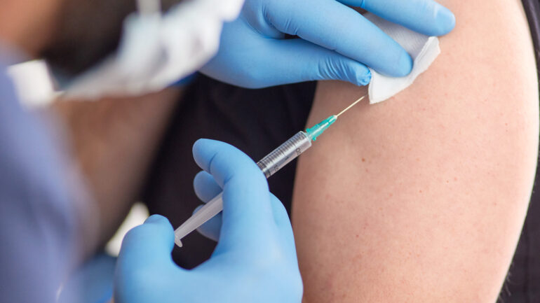 El 4 de diciembre comienza la vacunación contra la gripe para personas de entre 18 y 59 años