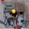 Los bomberos rescatan a un gato que ha caído de un sexto piso
