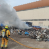 Sofocan un incendio de chatarra metálica en el polígono de Carrús
