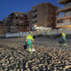 Noche de San Juan sin incidentes en las playas de Elche, pero se han recogido 5 toneladas de residuos