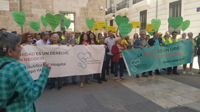 Movilización en Valencia para pedir la reversión del Hospital del Vinalopó para que sea cien por cien público