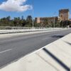 Vuelven las flores a los puentes de Altamira y del Ferrocarril y se renueva la iluminación y el vallado