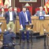 José Antonio Román jura en valenciano y ya es concejal del Ayuntamiento de Elche sustituyendo a José Navarro