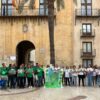 Manifestación y cadena humana rodeando el Hospital del Vinalopó para pedir su reversión y que sea cien por cien público