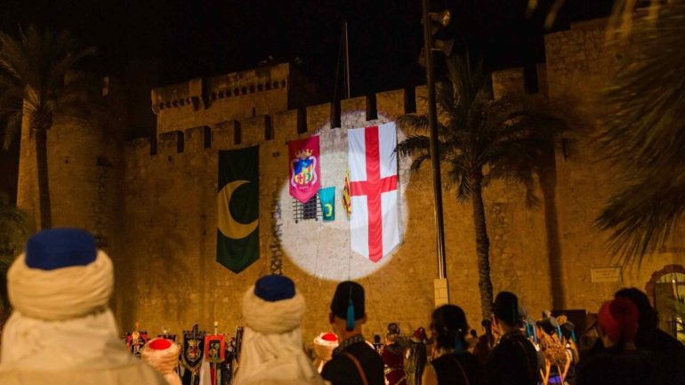 Moros y Cristianos de Elche presenta su Museo en FITUR y recoge adhesiones para pedir la declaración como Fiesta de Interés Turístico Nacional