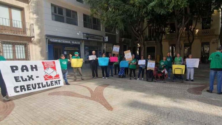 Concentración en Elche en defensa del Escudo Social y contra la desprotección de familias vulnerables