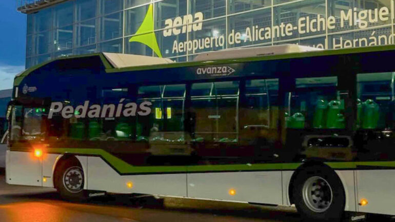 El PSOE alerta que no puede haber prórroga del autobús a las pedanías, mientras se está pendiente de la nueva contrata del servicio