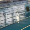 Cae una placa del techo de la piscina del Esperanza Lag y se suspende el uso de las instalaciones