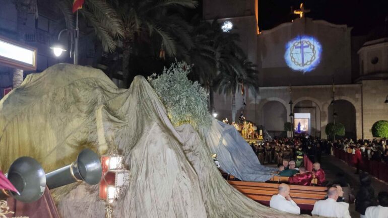 Crevillent. Miércoles Santo con algún susto por la lluvia