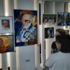 Profesionales de sanidad del departamento del Hospital General de Elche demuestran su arte con la pintura