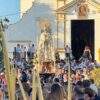 Palma blanca, aleluyas, tracas y mucha devoción en la visita de la imagen peregrina de la Virgen de la Asunción a Cantillana