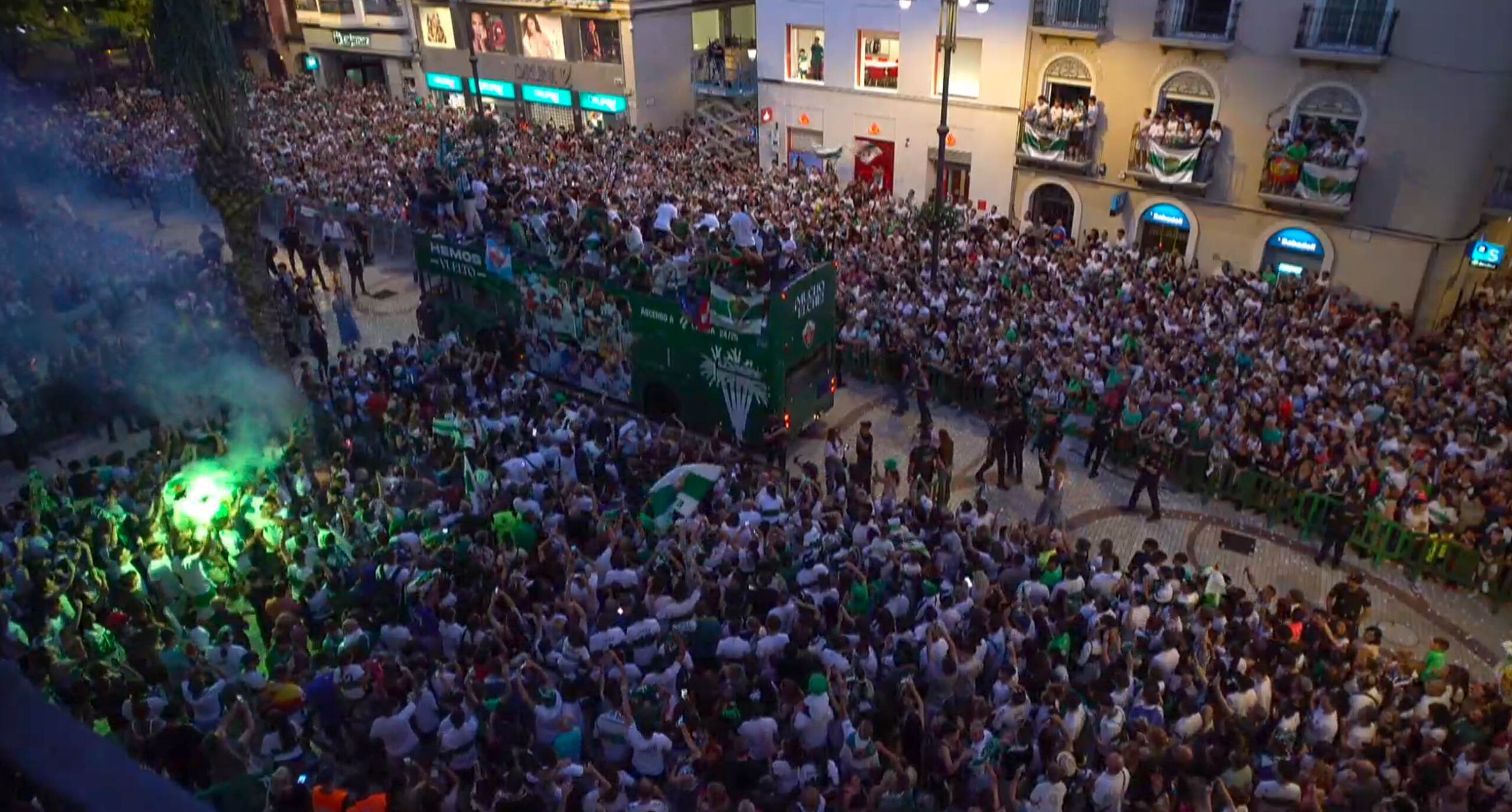 La Rúa saca a 200.000 personas a las calles para celebrar el ascenso ...