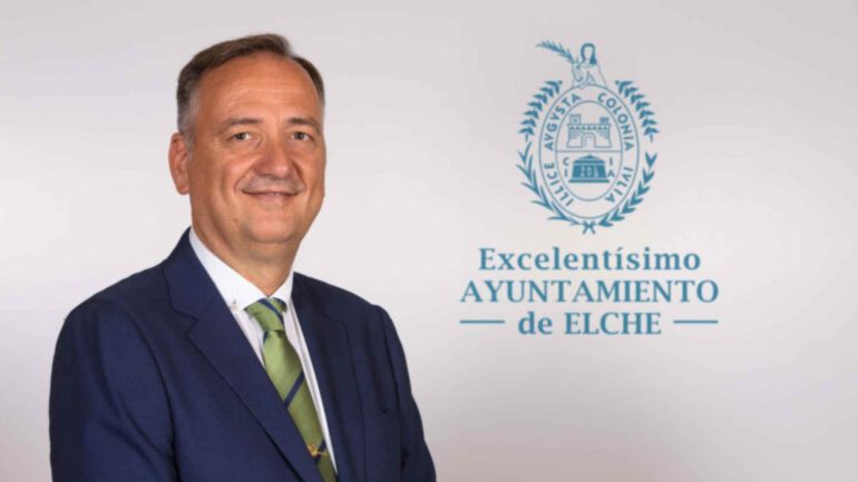 El exconcejal de Pedanías, Raúl Sempere (VOX), firma el comunicado de apoyo a la UFECE
