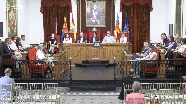 VOX Elche se desmarca del manifiesto LGTBIQ+ que se ha leído en el salón de plenos