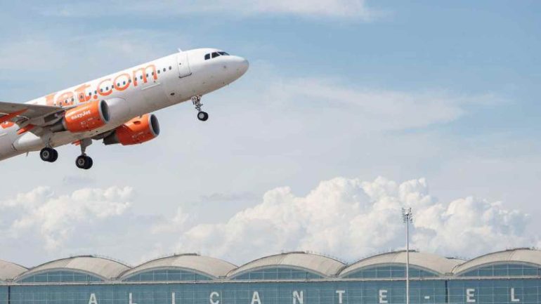 Compromís pide cambios en la trayectoria de los aviones para minimizar el ruido