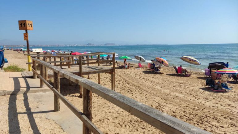 A la espera del sustituto del alcalde pedáneo de Los Arenales del Sol, cesado hace un mes