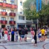Colas para alquilar sillas para los desfiles de Moros y Cristianos y de la Federación Gestora