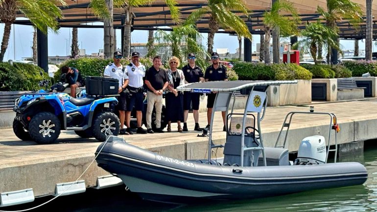 Santa Pola. La Policía Local realiza tareas de vigilancia, salvamento y seguridad en el litoral