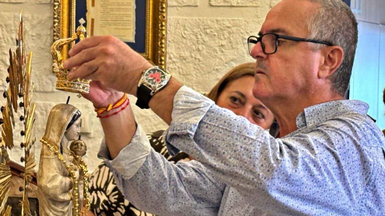 Santa Pola. Cuenta atrás para las Fiestas Patronales con el cambio de la corona a la Virgen de Loreto