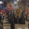 Espíritu de Semana Santa en Elche con la procesión organizada con motivo de la JOHC