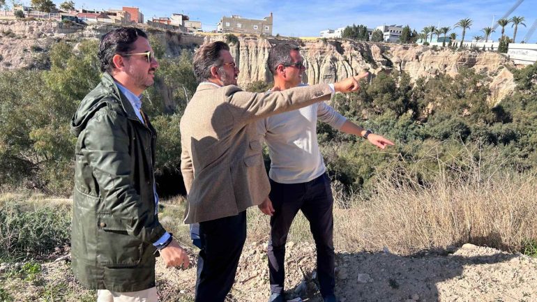 Obras en la Acequia Mayor del Pantano para poder regar todos los huertos con agua regenerada