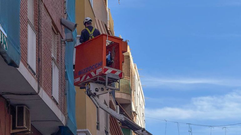 Renuevan más de 1.000 luminarias en Altabix y Sector V