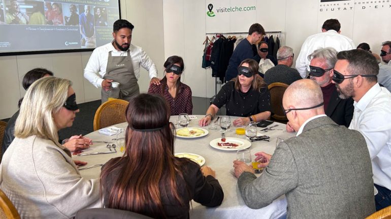 ¿Cómo es desayunar a ciegas?