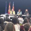 La presidenta del PSOE, Cristina Narbona, participa en un acto en el IES Severo Ochoa y ofrece una charla en el partido