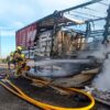 Se incendia un camión en la A-7 y los bomberos trabajan tres horas para sofocarlo