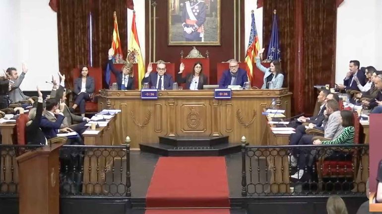 PP y VOX aprueban el presupuesto 2026 del Ayuntamiento de Elche tras rechazar todas las enmiendas de PSOE y Compromís