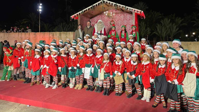 Elche recibe a Papá Noel con los brazos abiertos y esperando muchos regalos