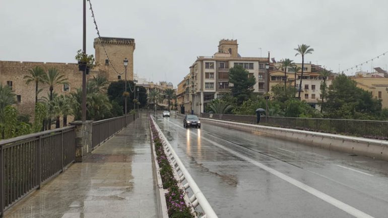 Día de Navidad en Elche pasado por agua