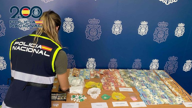 La Policía Nacional detiene en Elche y Santa Pola a dos hermanas y a la pareja de una de ellas por tráfico de drogas