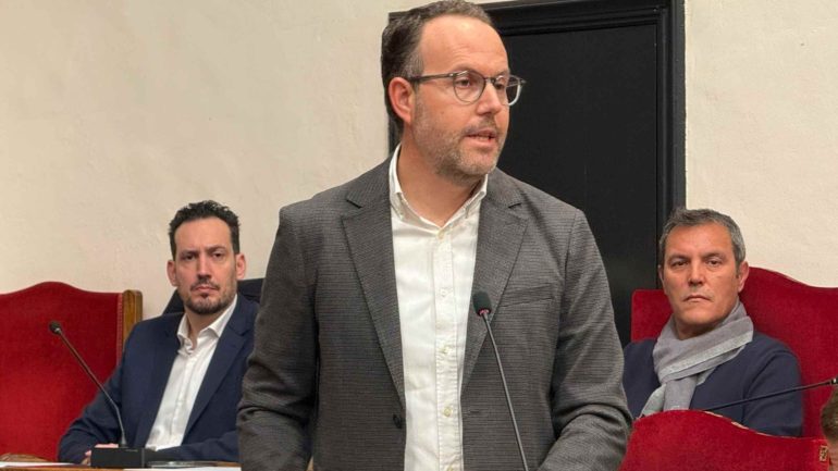Héctor Díez inicia la carrera hacia las elecciones municipales con logo, HD2027, y los colores verde y rojo