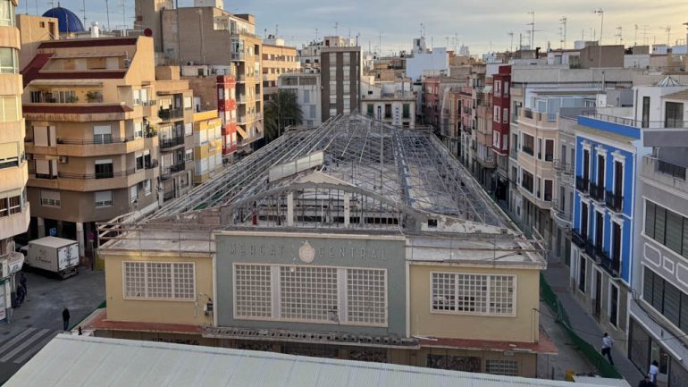 El presupuesto para rehabilitar el Mercado Central se incrementa en 3,1 millones de euros y se amplía del plazo de ejecución en 4 meses