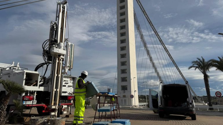 Suma y sigue con los socavones del Pont del Bimil·lenari