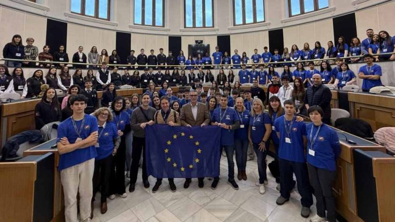 Los institutos Sixto Marco y Severo Ochoa participan en el Encuentro Provincial de Escuelas Embajadoras del Parlamento Europeo