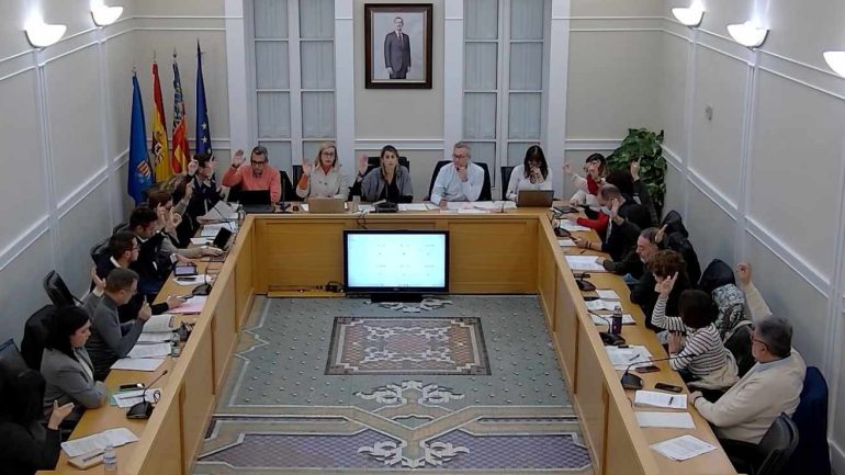 Crevillent. La oposición cuestiona la labor del equipo de gobierno y el PSOE no descarta ir a la Fiscalía por el incendio de diciembre