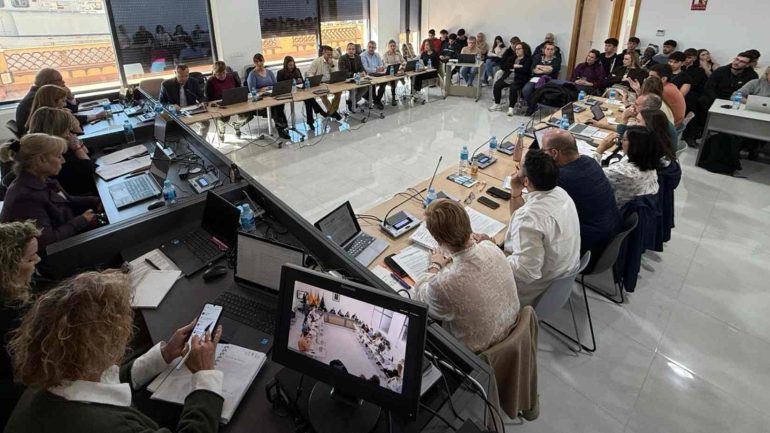 Santa Pola. El Ayuntamiento regulará el acceso a dependencias municipales con niqab o burka