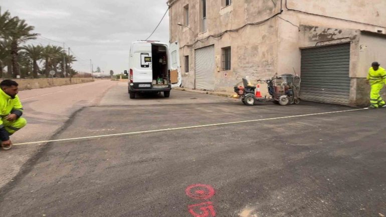 Continúa el plan de asfaltado en los caminos rurales de Elche