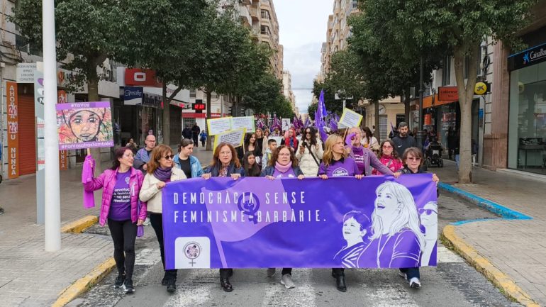 La Coordinadora Feminista y la Assemblea 8M sacan a la calle a cientos de personas en este Día Internacional de la Mujer