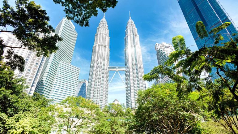 Ilicitanos atrapados en Kuala Lumpur, las otras consecuencias del conflicto en Oriente Medio