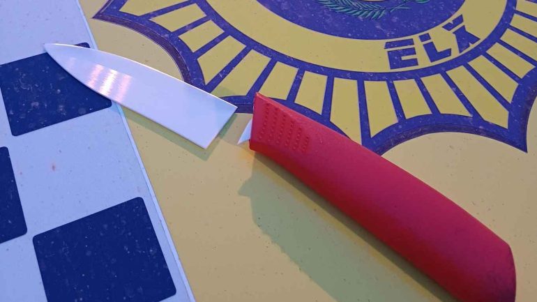 Se niega a llevarlo en su VTC porque iba borracho y al día siguiente busca al conductor para amenazarlo con un cuchillo en el cuello