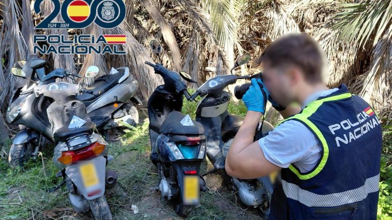 Detienen a dos menores de edad por robar ciclomotores, que escondían en una zona de vegetación junto al río