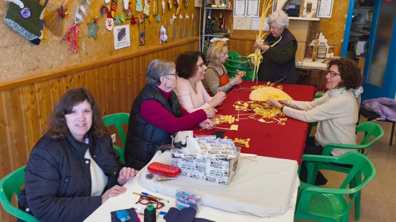 Cuenta atrás para el Domingo de Ramos, la artesanía de la palma blanca a pleno rendimiento