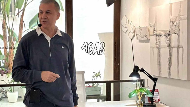 “Una mirada en construcción”, la retrosprectiva de Ángel Castaño