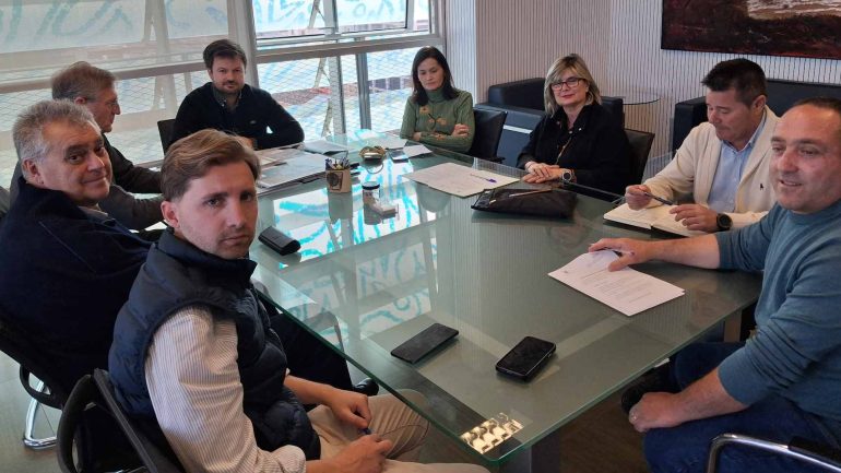 Santa Pola. El Ayuntamiento y la Cofradía de Pescadores reclaman en Valencia actuaciones urgentes en el puerto