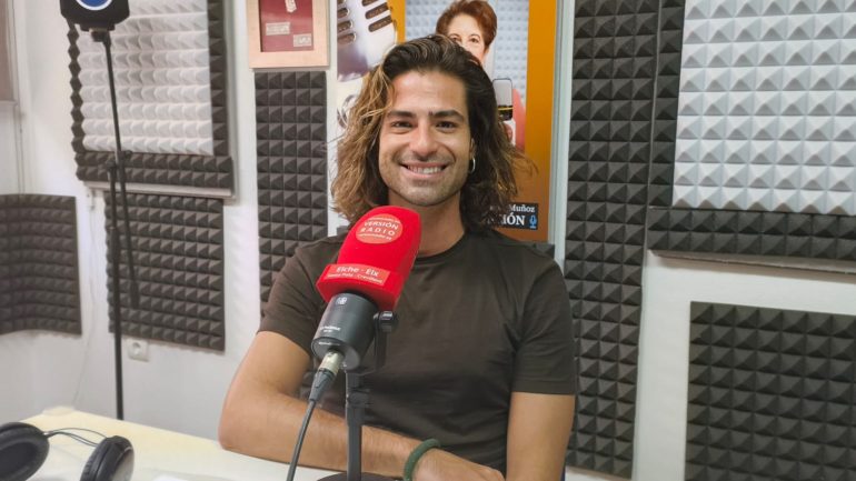 El ilicitano, Dany Mixtika, presenta su nueva canción “Ecléctico” en El Aperitivo de Versión Radio
