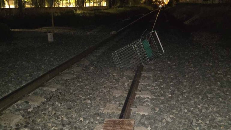 Detienen a cuatro menores por poner objetos en las vías del tren con el peligro de descarrilamiento